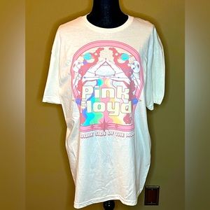 Pink Floyd Dark Side of The Moon short sleeve T-shirt. Size Large. NWOT. UNISEX